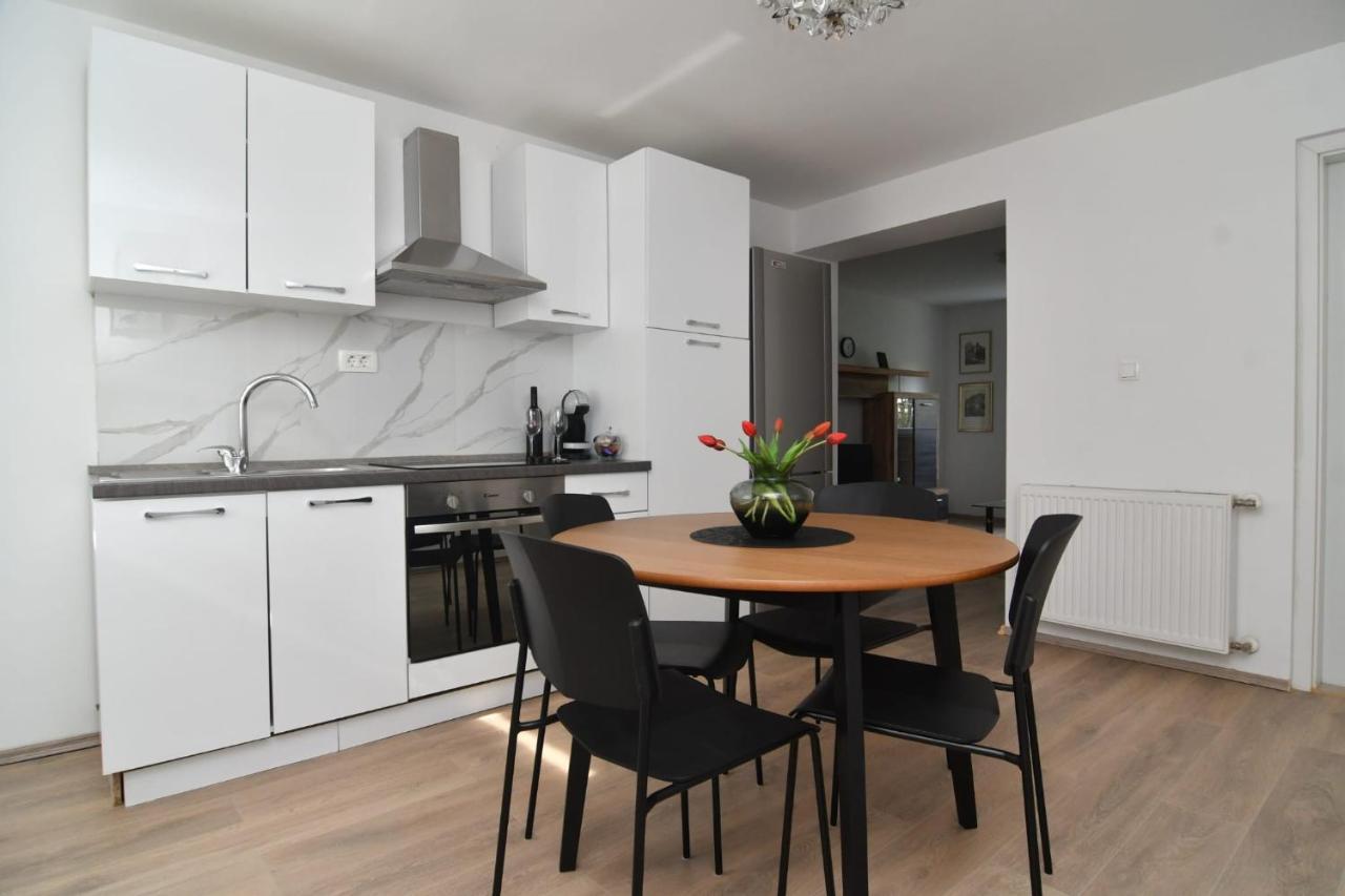 Apartman Gluic Sinj Exteriör bild