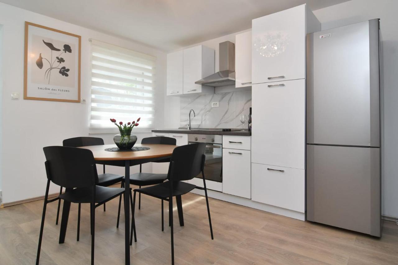 Apartman Gluic Sinj Exteriör bild