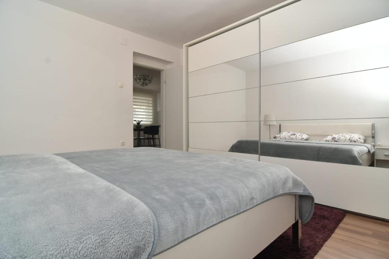 Apartman Gluic Sinj Exteriör bild