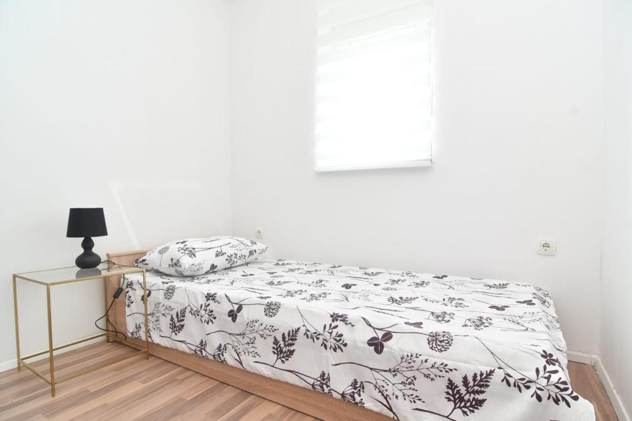 Apartman Gluic Sinj Exteriör bild